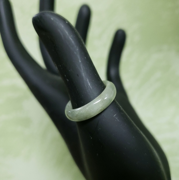 Green jade ring - Picture 1 of 3